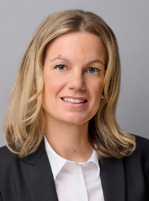 Dr. Julia Figura