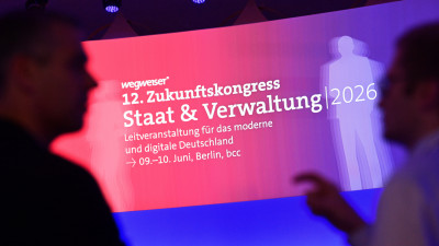 Leinwand mit dem Logo des 12. Zukunftskongress Staat & Verwaltung